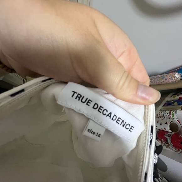 True Decadence WHITE BLACK MONO FLOWER TIERED ORGANZA MAXI DRESS - Picture 6 of 6